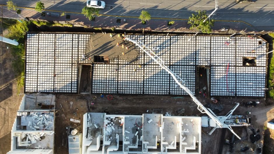 Obra en proceso, cimentación y estructura