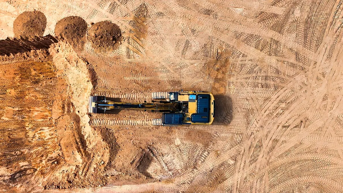 Movimiento de tierras en un terreno visto desde el aire